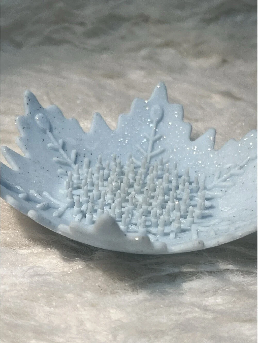 Snowflake Silicone self draining shower steamer tray & 2 Steamer Pucks